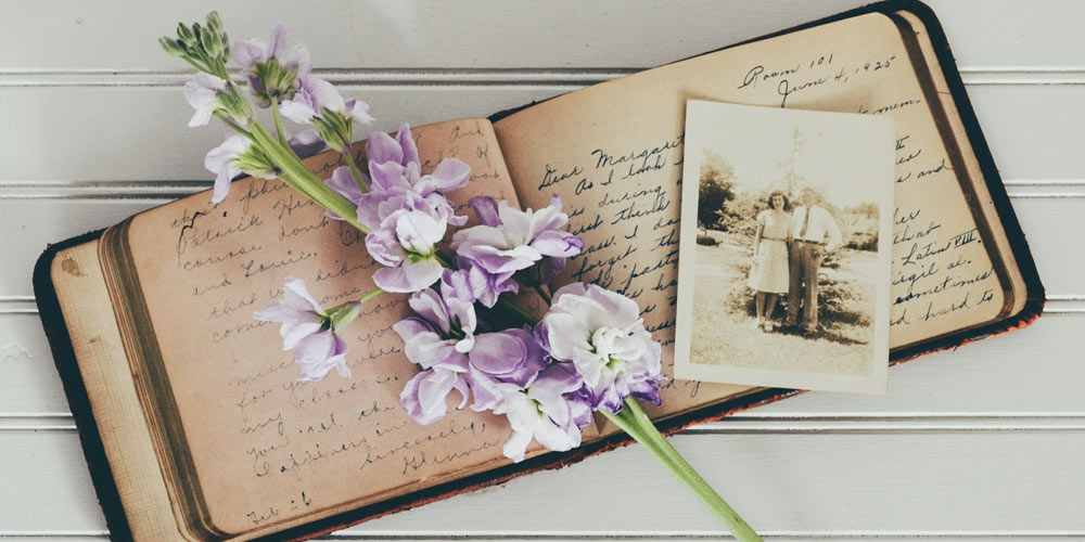 Encourage your guests to share memories about the deceased at the memorial service.